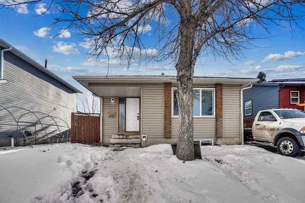 139 Castleglen WAY NE, Calgary, AB T3J 1V2