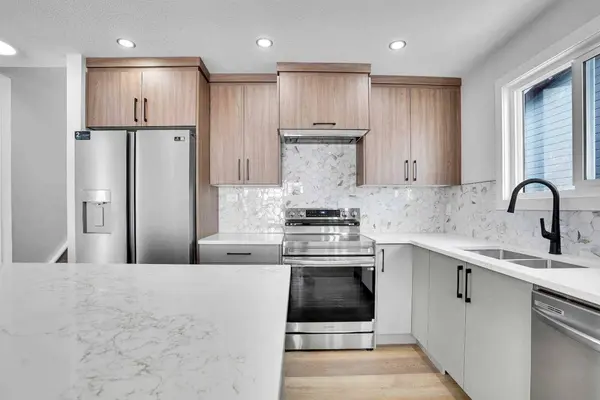 139 Castleglen WAY NE, Calgary, AB T3J 1V2