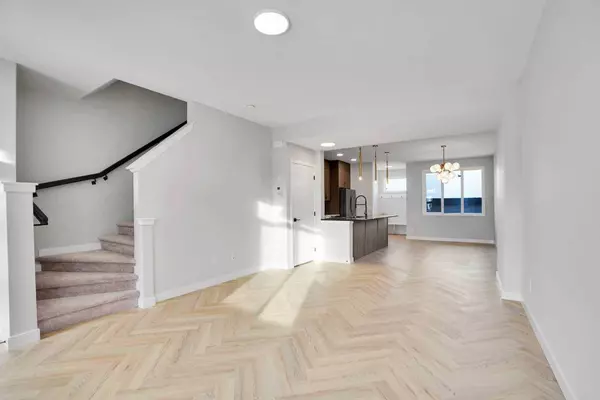 144 Cobblestone Gate SW, Airdrie, AB T4B5J9