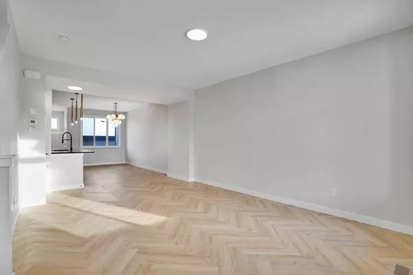 144 Cobblestone Gate SW, Airdrie, AB T4B5J9