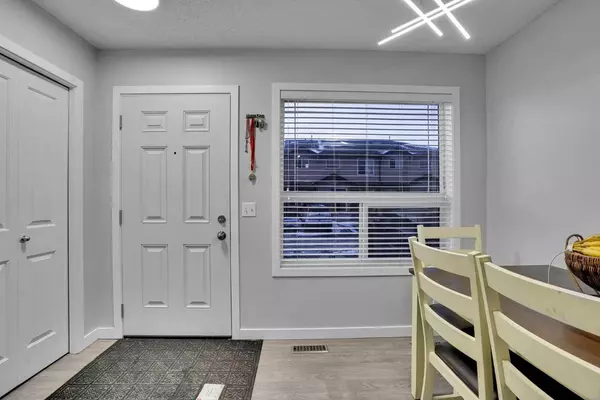 257 Saddlebrook PT NE, Calgary, AB T3J 0G4