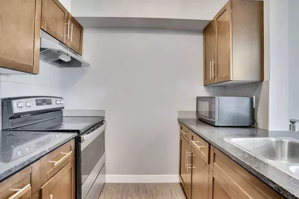 7110 80 AVE NE #318, Calgary, AB T3J 0N4