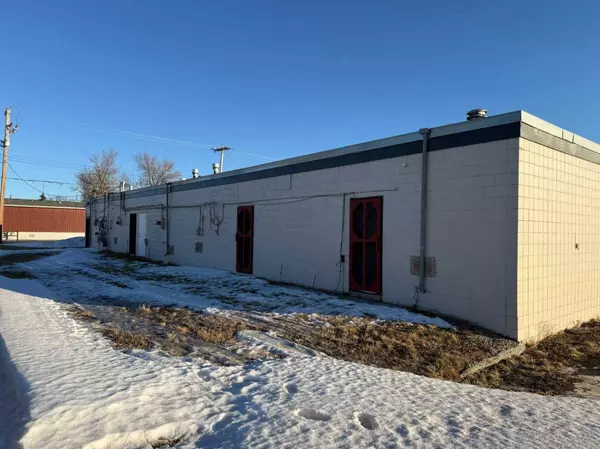 2002 20 AVE, Bowden, AB T0M 0K0