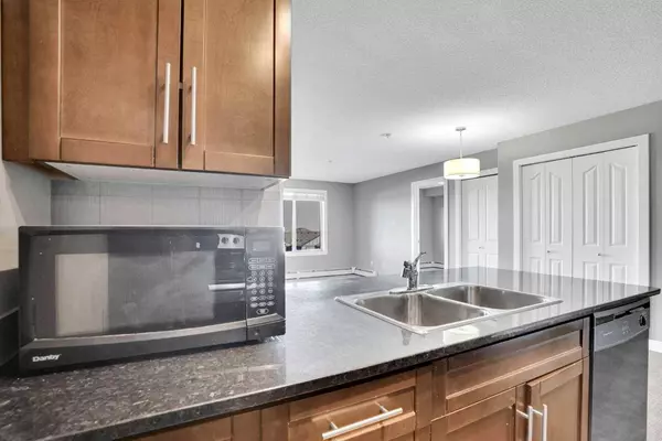 7110 80 AVE NE #318, Calgary, AB T3J 0N4