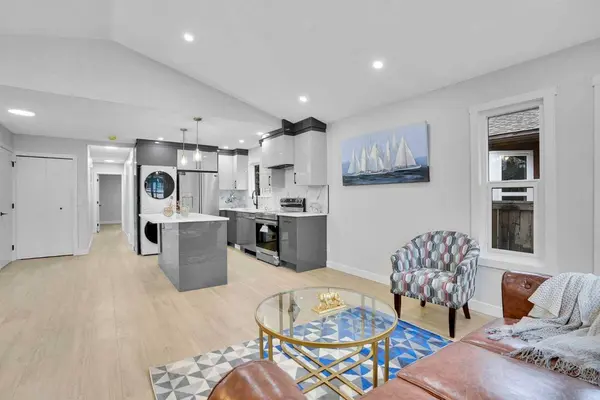 23 Shawmeadows PL SW, Calgary, AB T2Y 1G3