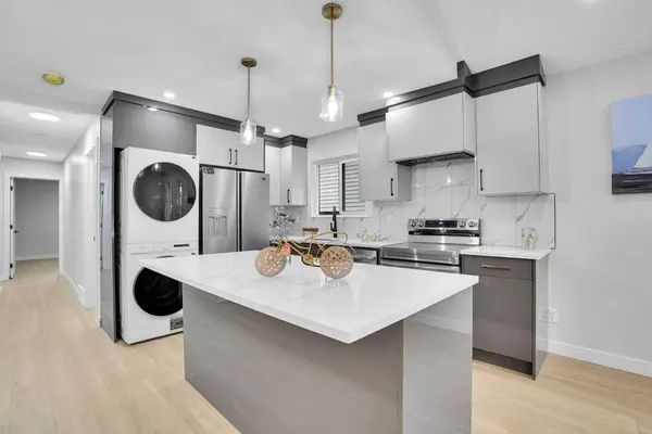 23 Shawmeadows PL SW, Calgary, AB T2Y 1G3