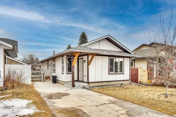 23 Shawmeadows PL SW, Calgary, AB T2Y 1G3