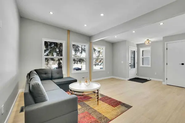 1515 24 AVE NW, Calgary, AB T2E 3S9