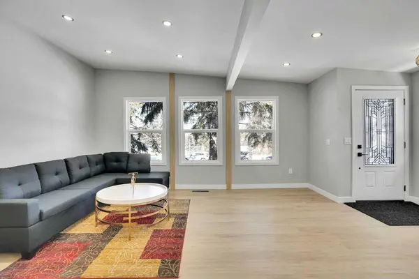 1515 24 AVE NW, Calgary, AB T2E 3S9