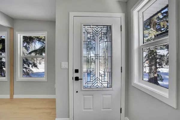 1515 24 AVE NW, Calgary, AB T2E 3S9