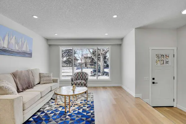 7842 21A ST SE, Calgary, AB T2C 1Z2