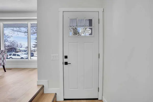 7842 21A ST SE, Calgary, AB T2C 1Z2