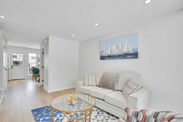 7842 21A ST SE, Calgary, AB T2C 1Z2