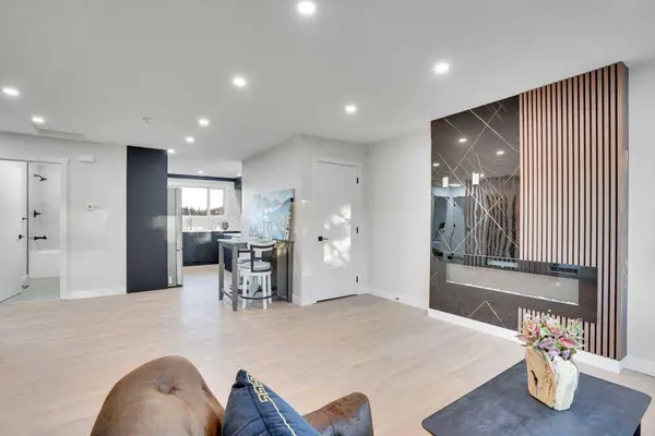 12112 Canfield RD SW, Calgary, AB T2W 1V2