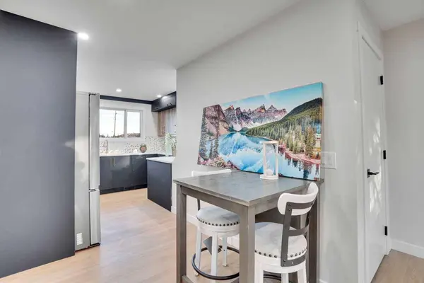 12112 Canfield RD SW, Calgary, AB T2W 1V2