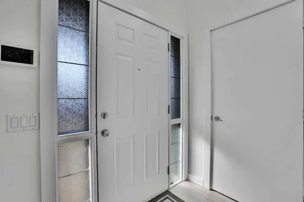 92 Prestwick Heath SE, Calgary, AB T2Z 4E4