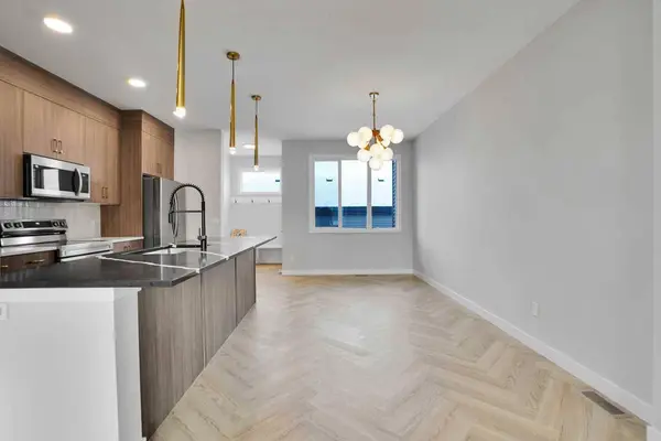 144 Cobblestone Gate SW, Airdrie, AB T4B5J9