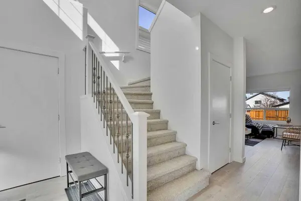 92 Prestwick Heath SE, Calgary, AB T2Z 4E4