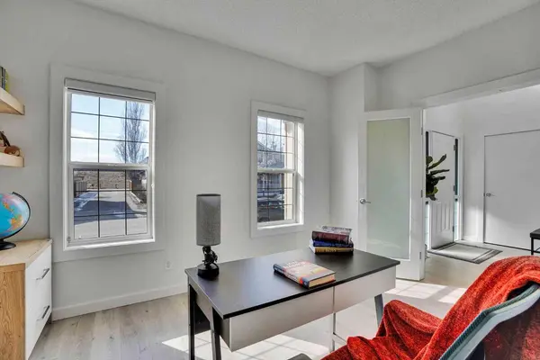 92 Prestwick Heath SE, Calgary, AB T2Z 4E4