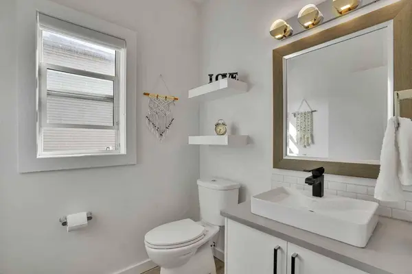 92 Prestwick Heath SE, Calgary, AB T2Z 4E4