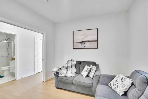126 Hotchkiss MNR SE, Calgary, AB T3S 0G1