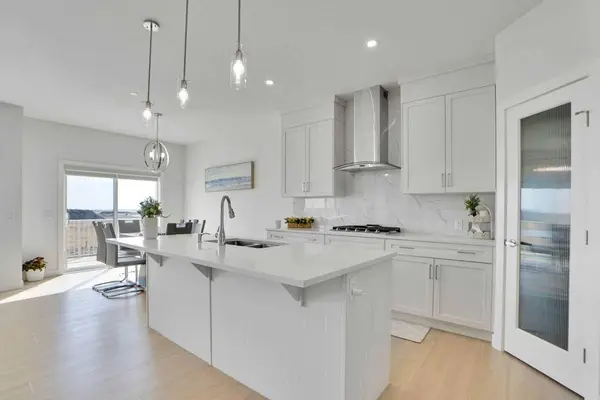 126 Hotchkiss MNR SE, Calgary, AB T3S 0G1