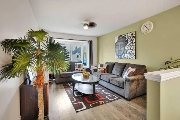 32 Taraglen PL NE, Calgary, AB T3J 2N4