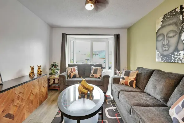 32 Taraglen PL NE, Calgary, AB T3J 2N4
