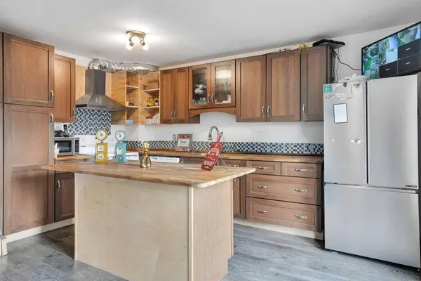 32 Taraglen PL NE, Calgary, AB T3J 2N4