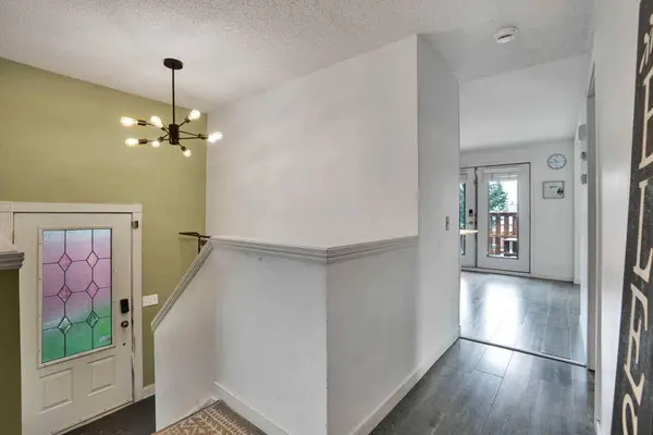 32 Taraglen PL NE, Calgary, AB T3J 2N4