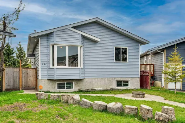 32 Taraglen PL NE, Calgary, AB T3J 2N4
