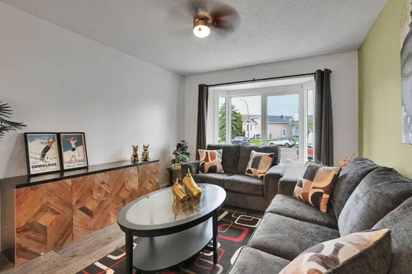 32 Taraglen PL NE, Calgary, AB T3J 2N4