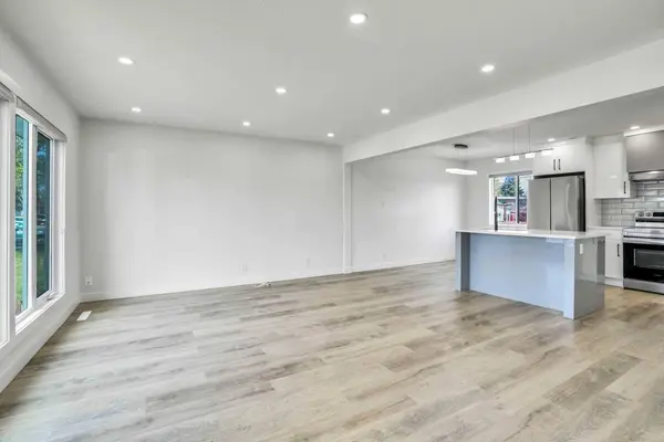 2608 42 ST SE, Calgary, AB T2B 1G7