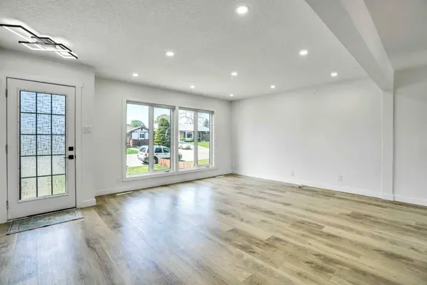 2608 42 ST SE, Calgary, AB T2B 1G7