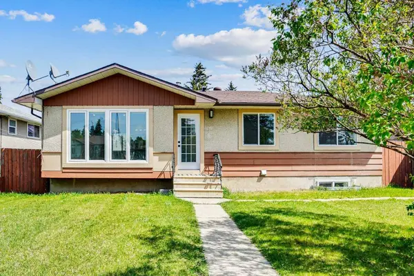 2608 42 ST SE, Calgary, AB T2B 1G7
