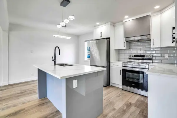 2608 42 ST SE, Calgary, AB T2B 1G7