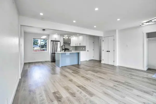 2608 42 ST SE, Calgary, AB T2B 1G7