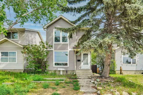 74 Castledale WAY NE, Calgary, AB T3J 2A2