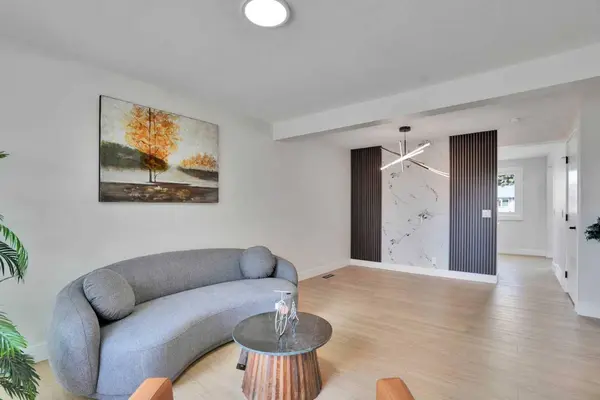 74 Castledale WAY NE, Calgary, AB T3J 2A2