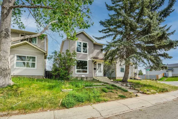 74 Castledale WAY NE, Calgary, AB T3J 2A2