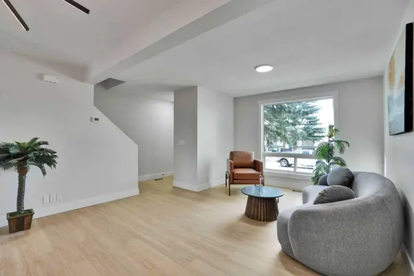 74 Castledale WAY NE, Calgary, AB T3J 2A2
