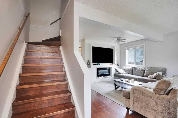 6515 Martingrove DR NE, Calgary, AB T3J 2T7