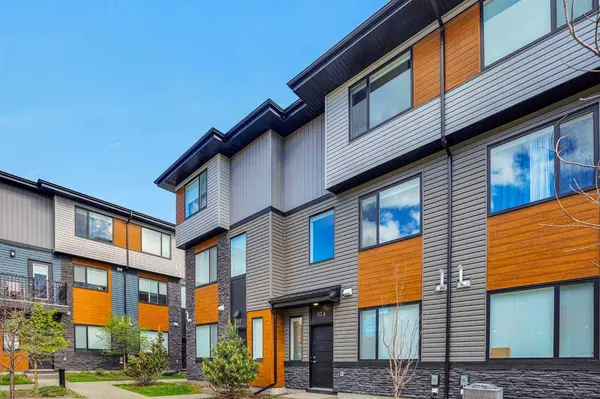 104 Corner Glen CIR NE, Calgary, AB T3N 2E2