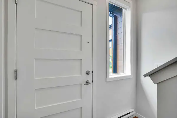 104 Corner Glen CIR NE, Calgary, AB T3N 2E2