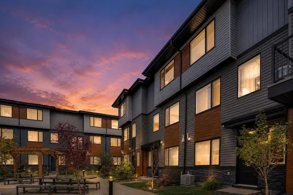 104 Corner Glen CIR NE, Calgary, AB T3N 2E2