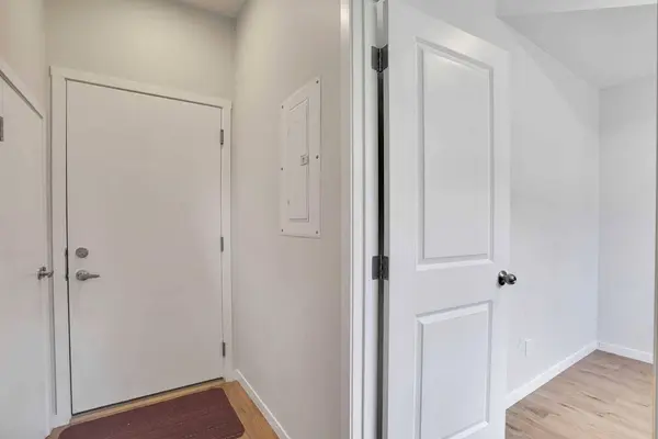 104 Corner Glen CIR NE, Calgary, AB T3N 2E2