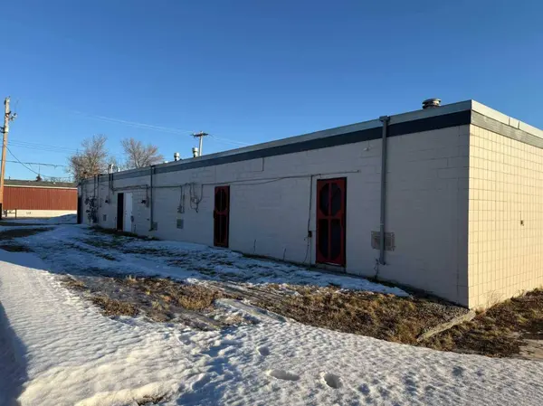 2002 20 AVE, Bowden, AB T0M 0K0