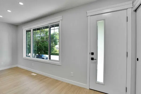 244 Huntridge RD NE, Calgary, AB T2K 4B6