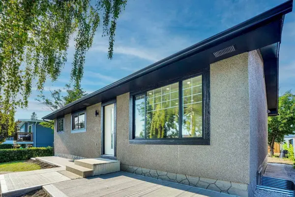 244 Huntridge RD NE, Calgary, AB T2K 4B6