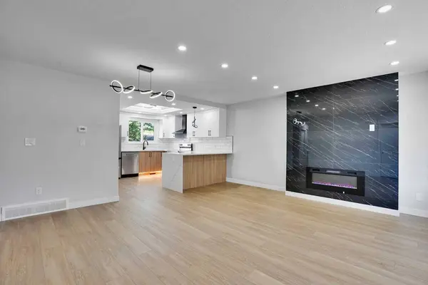 244 S Huntridge RD NE, Calgary, AB T2K 4B6